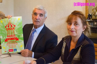 Gérard Trémège et Marie-Claire Riou présente le Cirque aux haras/ Stéphane Boularand (c)Bigorre.org