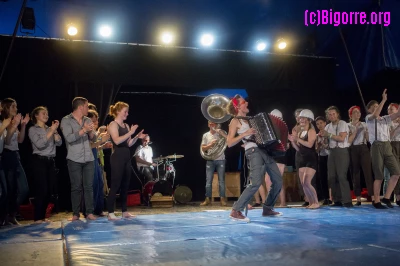 Les Mabouls et Ni Vu Ni Connu dans le festival Barbacirg dur Cirque Passing/ Stéphane Boularand (c)Bigorre.org