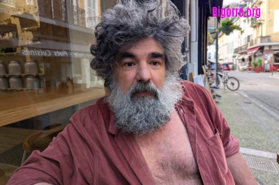 Eric Chafer pour une interview dans les rues de Bagnères-de-Bigorre/ Stéphane Boularand (c)Bigorre.org