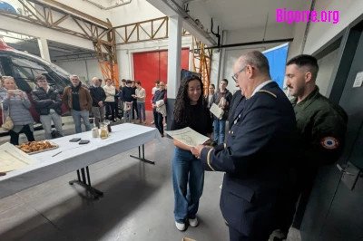 Un ancien élève maintenant dans l'Armée de l'air remet les diplômes du BIA au Lycée Jean Dupuy/ Stéphane Boularand (c)Bigorre.org