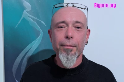 Alexandre Midoz devant une de ses Sirènes exposées à La maison de ma région à Tarbes/ Stéphane Boularand (c)Bigorre.org Alexandre Midoz devant une de ses Sirènes exposées à La maison de ma région à Tarbes/ Stéphane Boularand (c)Bigorre.org