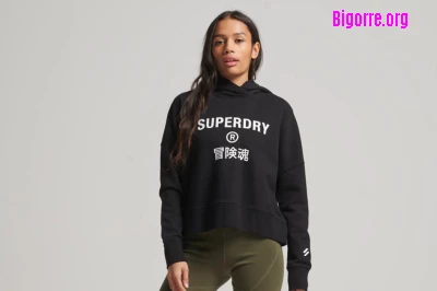 Le Sweat court droit à capuche Core Sport à qui passe de 59,99€ à 18€