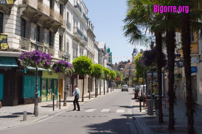 la rue foch à Tarbes