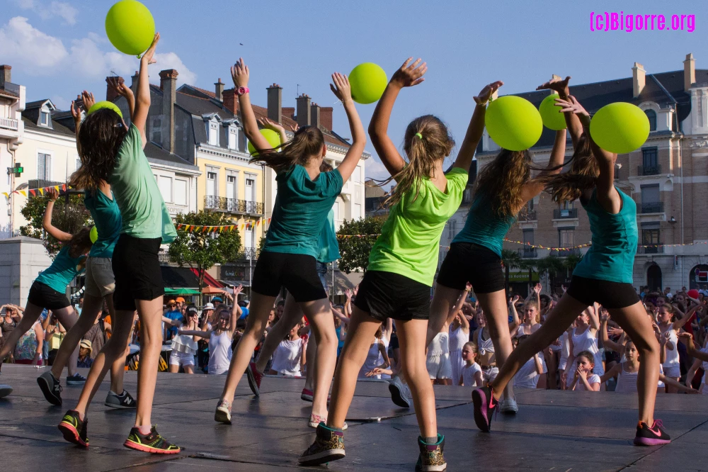 30/06/15 :Défilé d'ouverture des Estivales de la dans à Tarbes   