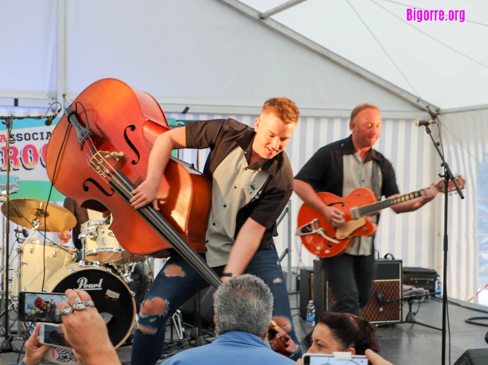 Les Firebirds mettent le feu au festival rockabilly