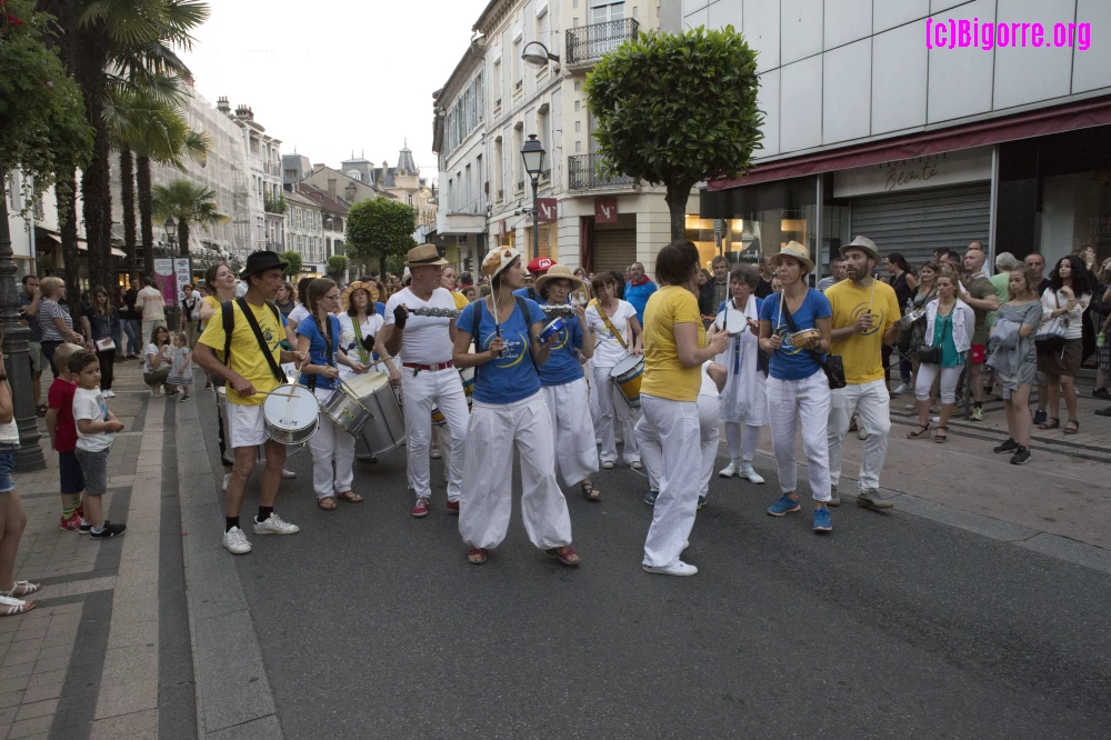 Graine de Samba dans les rues de Tarbes pour la fête de la musique