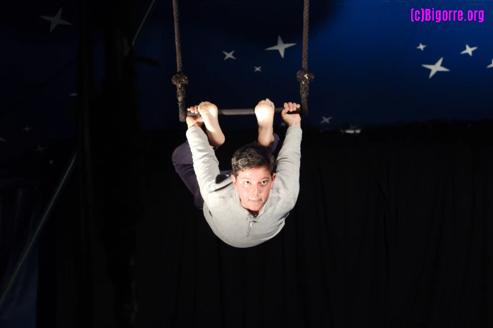 Les élèves de l'école de cirque Passing au festival Barakacirq