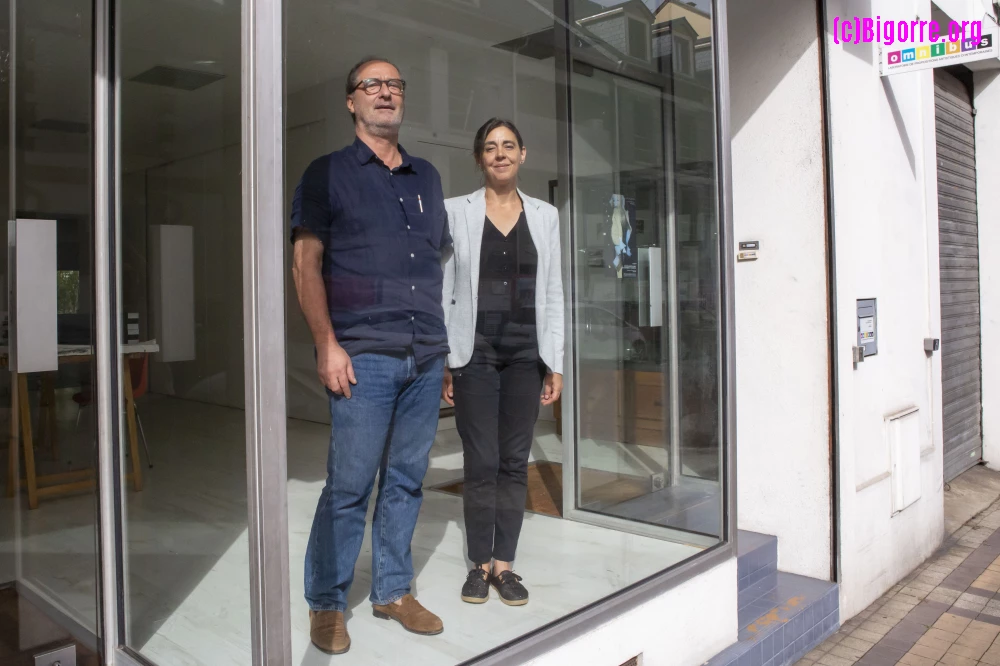 Erika Bretton et Nicolas Cochereau en vitrine de l’Omnibus