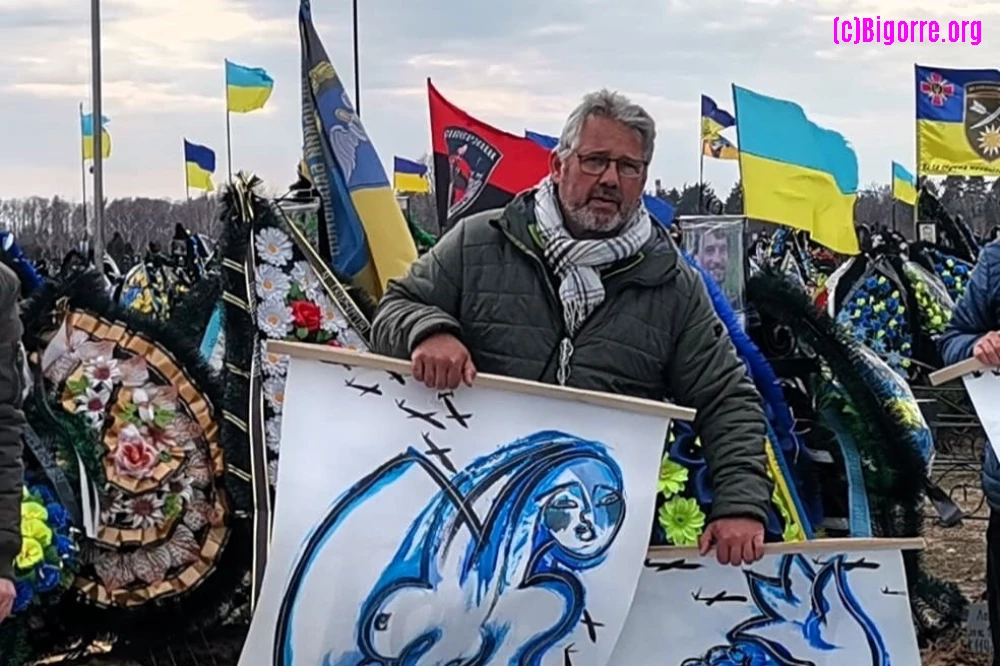 Pierre <q>Pedro</q> Bergé en février dernier dans le cimetière Yatsevo à Tchernihiv en Ukraine