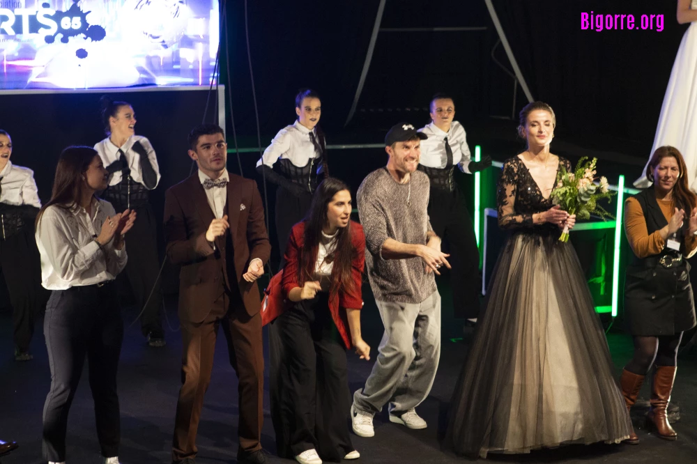 Mikael Fau au salut du défile du Salon du mariage à Tarbes