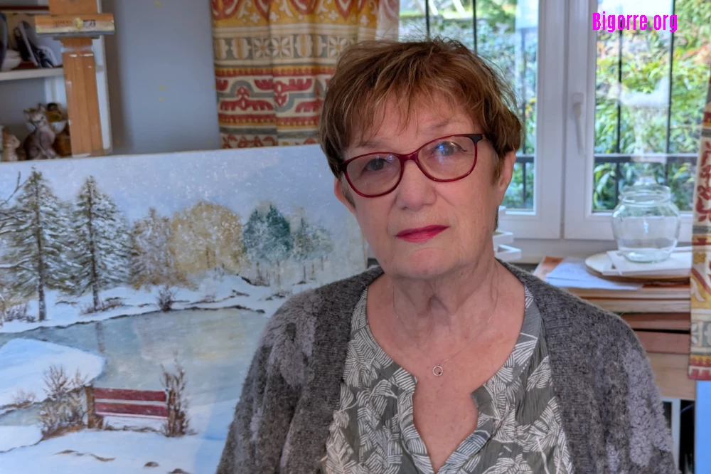 Elisabeth Moliner dans son atelier à Louey