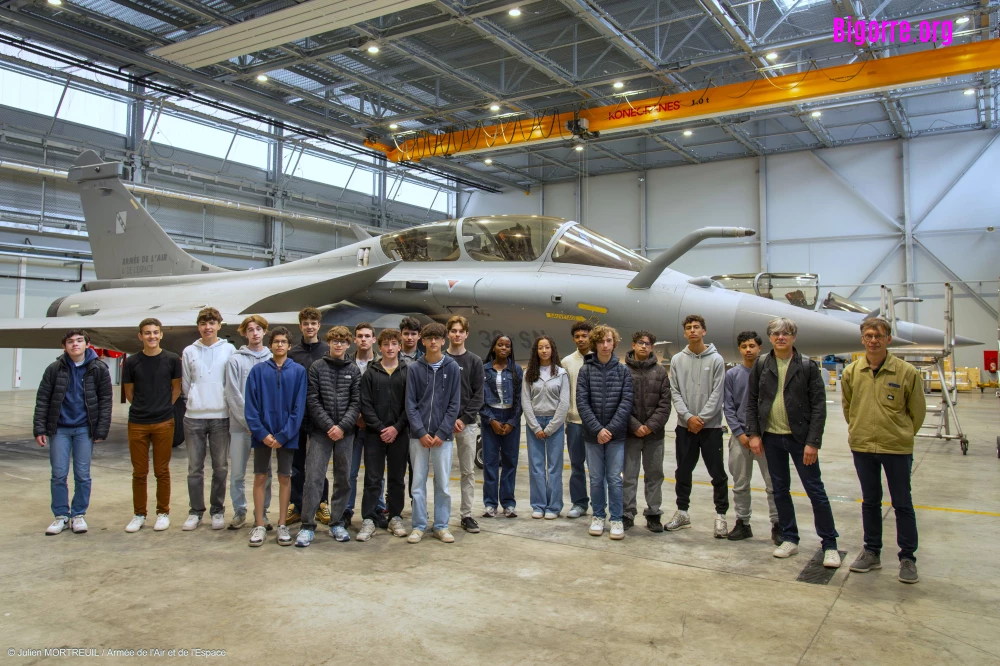 Une journée qui commence au pied d'un Rafale.
