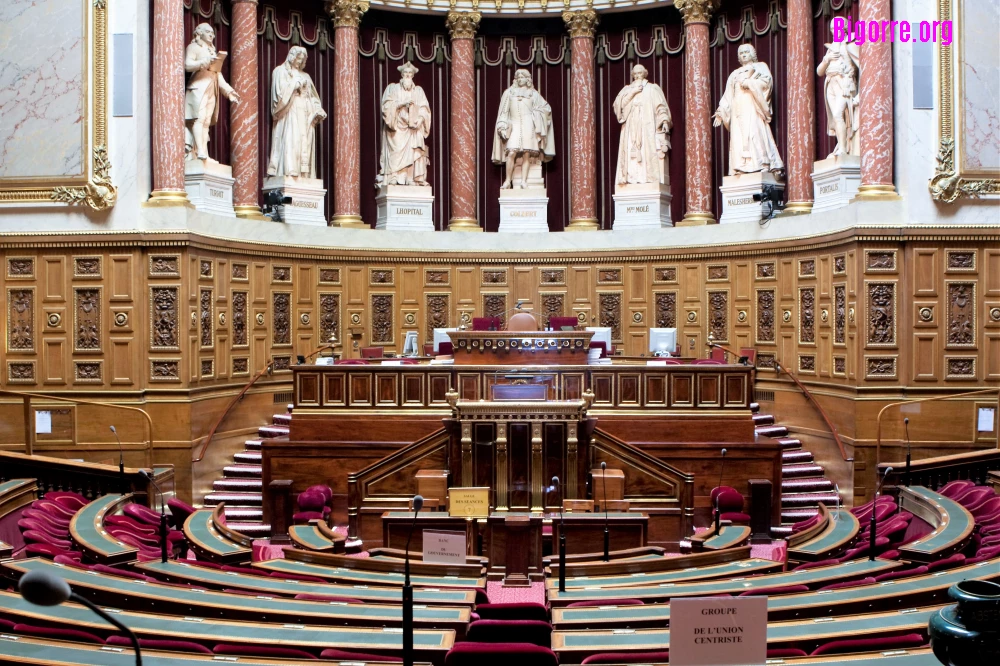 Le Sénat, installé au Palais du Luxembourg à Paris