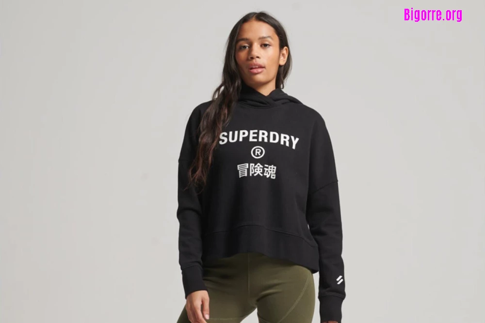 Le Sweat court droit à capuche Core Sport à qui passe de 59,99€ à 18€