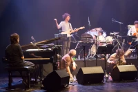 Eve Risser et le White Desert Orchestra en toute liberté sur la scène du Parvis/ Stéphane Boularand (c)Bigorre.org