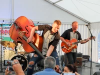 Les Firebirds mettent le feu au festival rockabilly