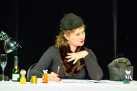 Corinne Marsollier dans Les règles du savoir-vivre dans la société moderne/ Stéphane Boularand (c)Bigorre.org