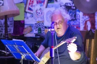 Eugene Chadbourne au Celtic Pub/ Stéphane Boularand (c)Bigorre.org
