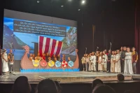 Près de 60 comédiens, chanteurs et danseurs pour une comédie musical grand format/ Stéphane Boularand (c)Bigorre.org