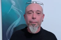 Alexandre Midoz devant une de ses Sirènes exposées à La maison de ma région à Tarbes/ Stéphane Boularand (c)Bigorre.org Alexandre Midoz devant une de ses Sirènes exposées à La maison de ma région à Tarbes/ Stéphane Boularand (c)Bigorre.org