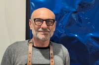 Philippe Gauberti dans sa galerie, devant une de ses/ Stéphane Boularand (c)Bigorre.org Philippe Gauberti dans sa galerie, devant une de ses/ Stéphane Boularand (c)Bigorre.org