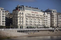 http://s-ec.bstatic.com/images/hotel/max1024x768/177/17785665.jpg