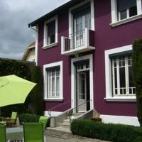 http://t-ec.bstatic.com/images/hotel/square200/344/34424759.jpg