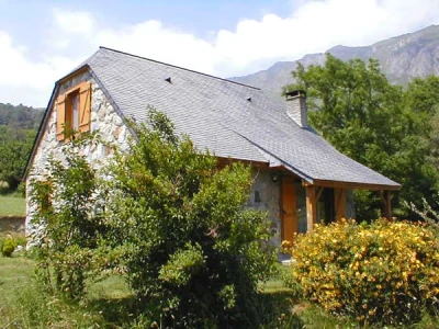 http://www.gites-france-pyrenees.fr/photos1/grange vue1.jpg