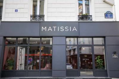 https://cf.bstatic.com/images/hotel/max1280x900/205/205766430.jpg