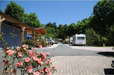 https://image.camping-and-co.com/photos/3345/camping-la-plenitude_1552664136_xl.jpg